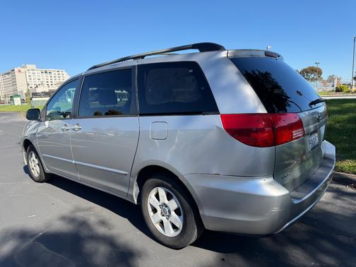 2004 Toyota Sienna LE