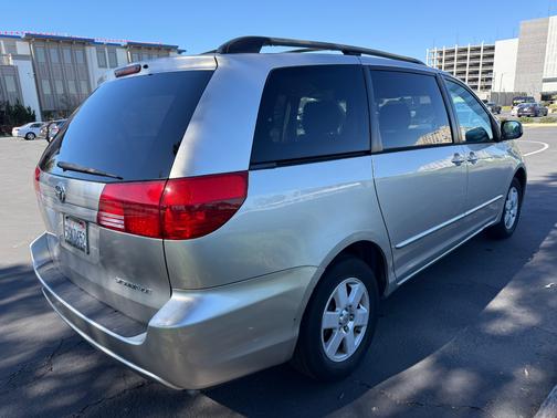 2004 Toyota Sienna LE