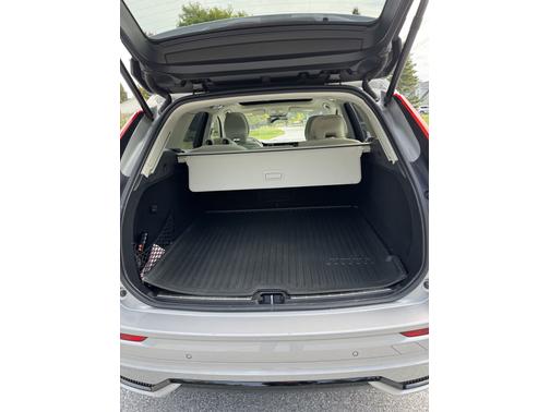 2023 Volvo XC60 Recharge Plug-In Hybrid T8 Ultimate Dark Theme