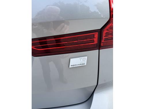 2023 Volvo XC60 Recharge Plug-In Hybrid T8 Ultimate Dark Theme