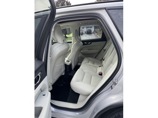 2023 Volvo XC60 Recharge Plug-In Hybrid T8 Ultimate Dark Theme