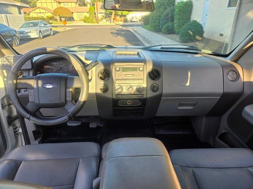 White 2006 Ford F-150 XL