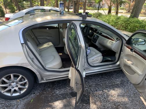 Gold 2008 Buick Lucerne CXL