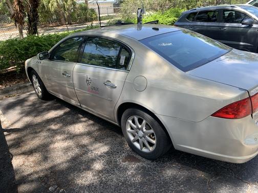Gold 2008 Buick Lucerne CXL