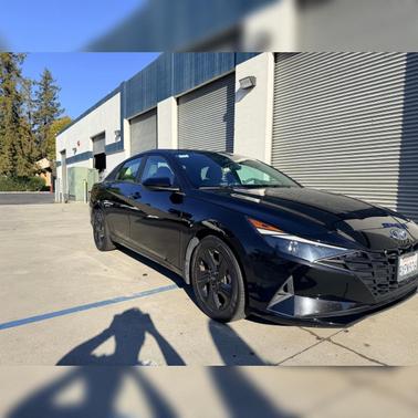 Black 2022 Hyundai ELANTRA SEL