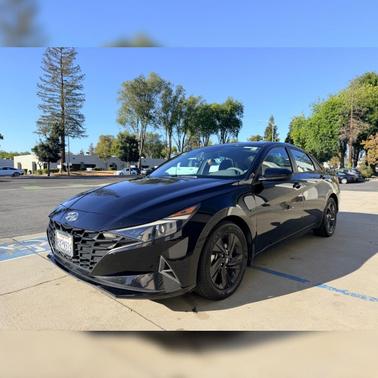 Black 2022 Hyundai ELANTRA SEL