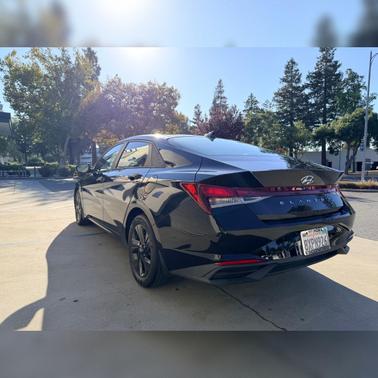 Black 2022 Hyundai ELANTRA SEL