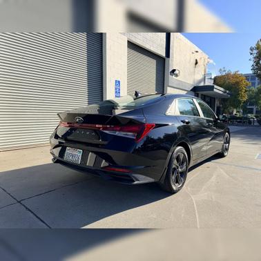 Black 2022 Hyundai ELANTRA SEL