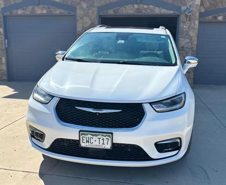 White 2021 Chrysler Pacifica Limited