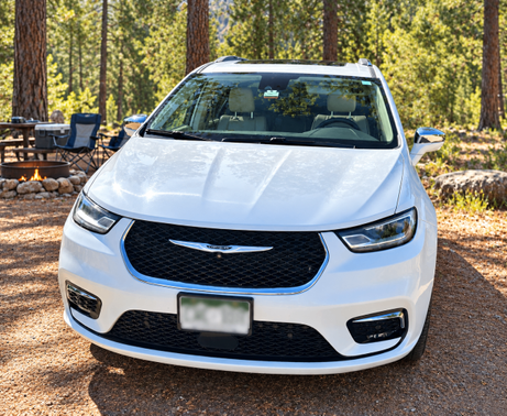 White 2021 Chrysler Pacifica Limited