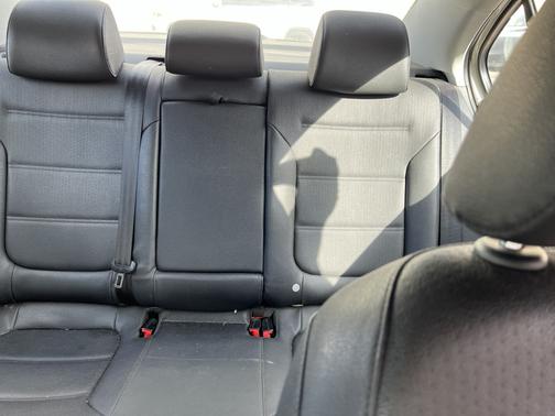 Beige 2011 Volkswagen Jetta SE
