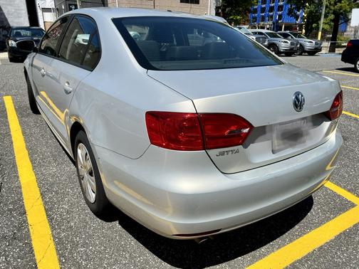 Beige 2011 Volkswagen Jetta SE