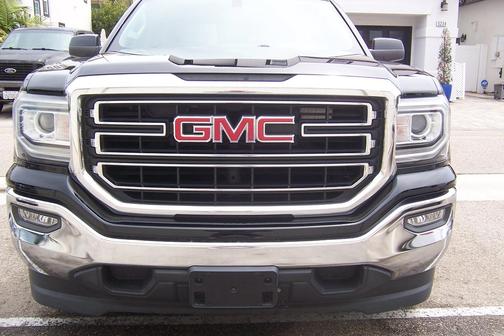 Black 2018 GMC Sierra 1500 SLE