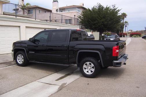 Black 2018 GMC Sierra 1500 SLE