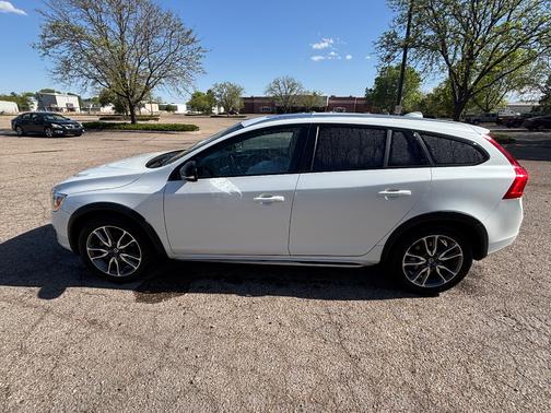 White 2018 Volvo V60 Cross Country T5