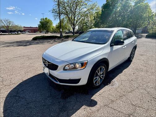 White 2018 Volvo V60 Cross Country T5