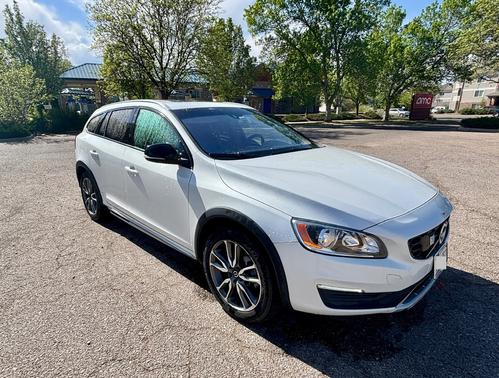 White 2018 Volvo V60 Cross Country T5