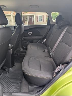 Green 2015 Kia Soul +