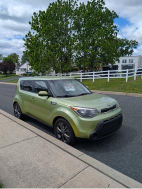 Green 2015 Kia Soul +