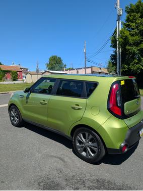 Green 2015 Kia Soul +