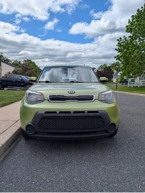 Green 2015 Kia Soul +