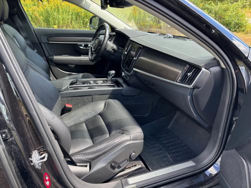 2018 Volvo V90 Cross Country T6
