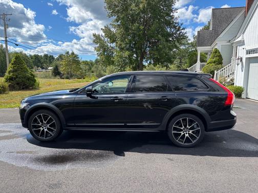 2018 Volvo V90 Cross Country T6