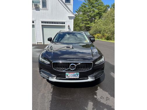 2018 Volvo V90 Cross Country T6