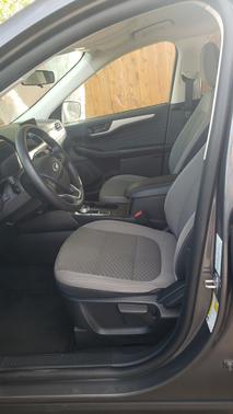 Gray 2022 Ford Escape SE