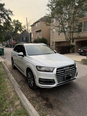 White 2019 Audi Q7 45 SE Premium