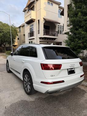 White 2019 Audi Q7 45 SE Premium