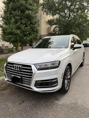 White 2019 Audi Q7 45 SE Premium