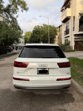 White 2019 Audi Q7 45 SE Premium