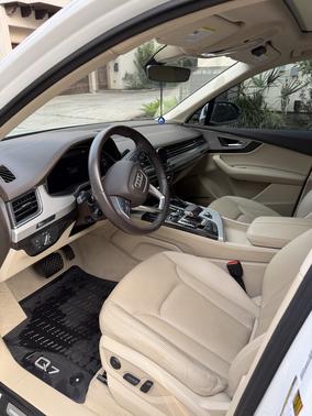 White 2019 Audi Q7 45 SE Premium