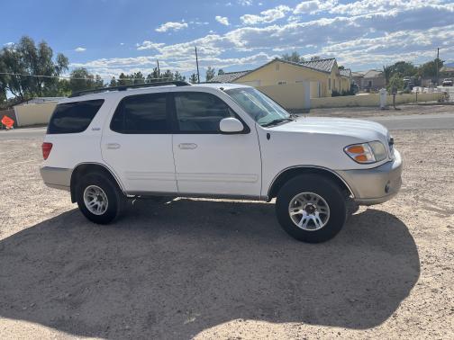 2004 Toyota Sequoia SR5