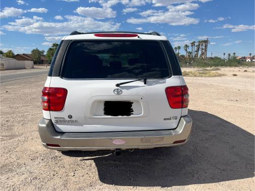 2004 Toyota Sequoia SR5