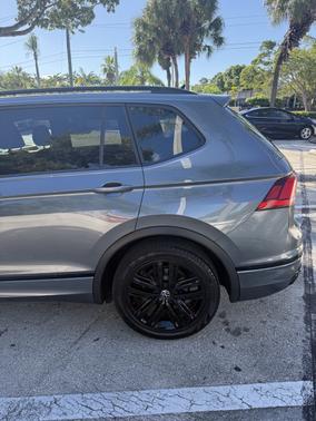 2022 Volkswagen Tiguan 2.0T SE R-Line Black