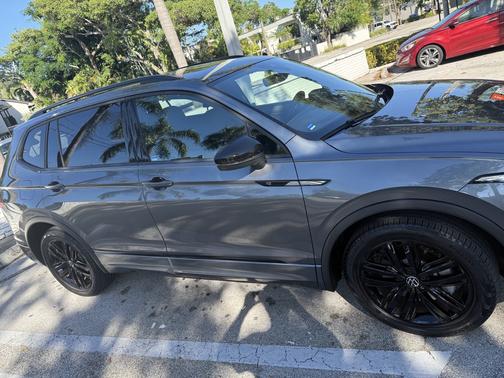 2022 Volkswagen Tiguan 2.0T SE R-Line Black