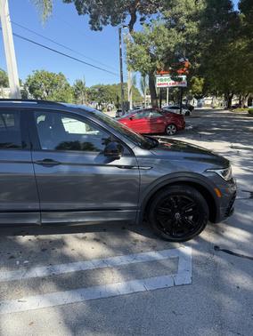 2022 Volkswagen Tiguan 2.0T SE R-Line Black