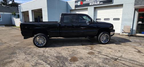 Black 2004 Chevrolet Silverado 2500 LT H/D Crew Cab