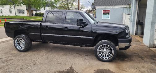 Black 2004 Chevrolet Silverado 2500 LT H/D Crew Cab