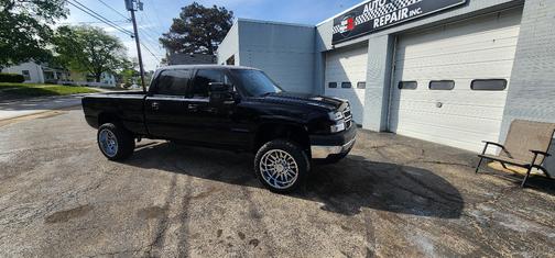 Black 2004 Chevrolet Silverado 2500 LT H/D Crew Cab