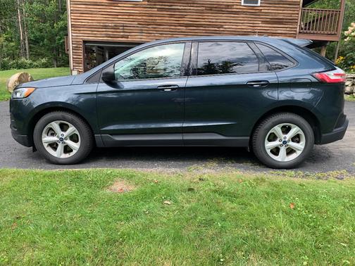 Blue 2022 Ford Edge SE