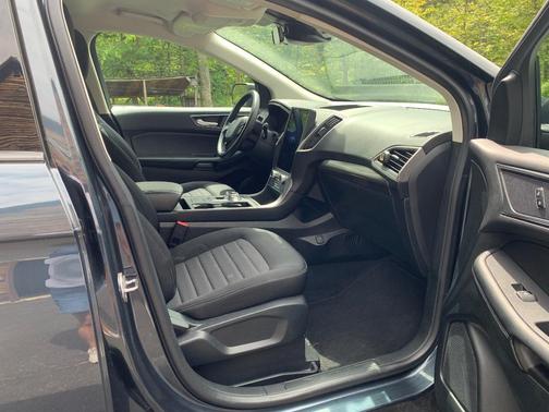 Blue 2022 Ford Edge SE
