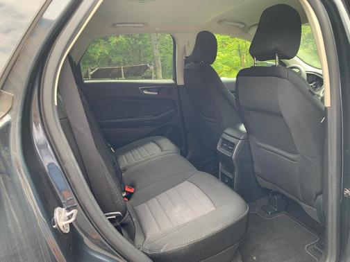 Blue 2022 Ford Edge SE