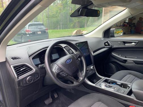 Blue 2022 Ford Edge SE