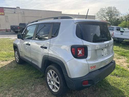 Silver 2019 Jeep Renegade Sport