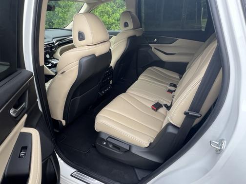 White 2022 Acura MDX Advance Package
