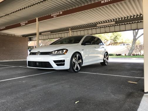 2016 Volkswagen Golf R 4-Door