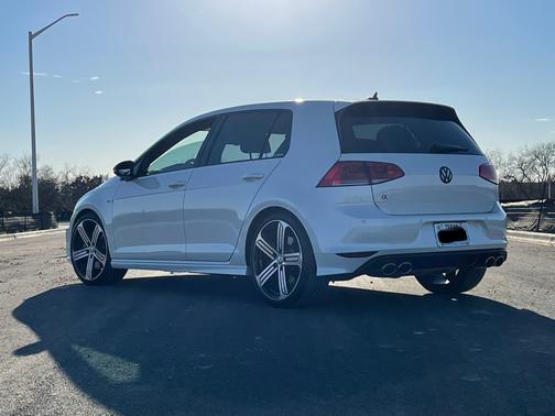 2016 Volkswagen Golf R 4-Door